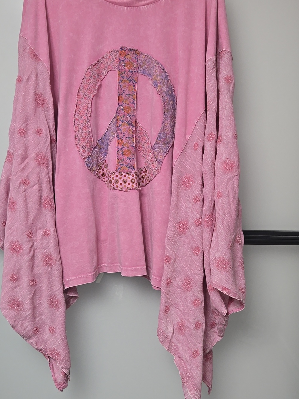 EASEL MINERAL WASHED & EMBROIDERY PEACE TOP. NWOT SZ 2X - Picture 3 of 6